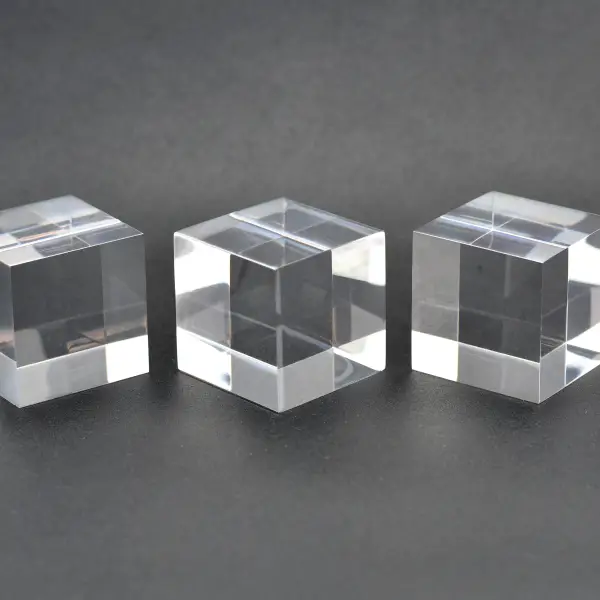 Foto 1: Cubi trasparenti in plexiglass da 30mm